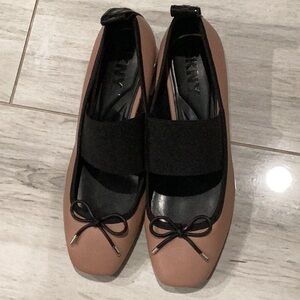 Dkny Elegant Black and Tan Women's Shoes